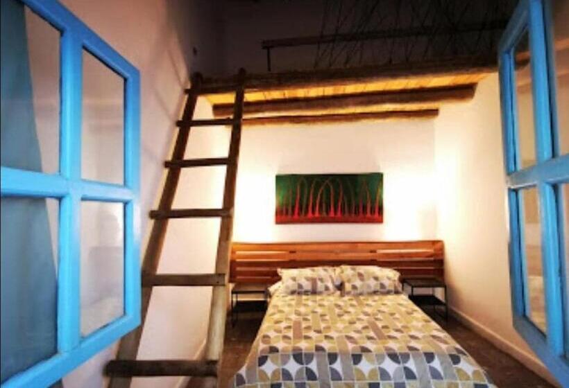 エコノミールーム, Hostel Once Once
