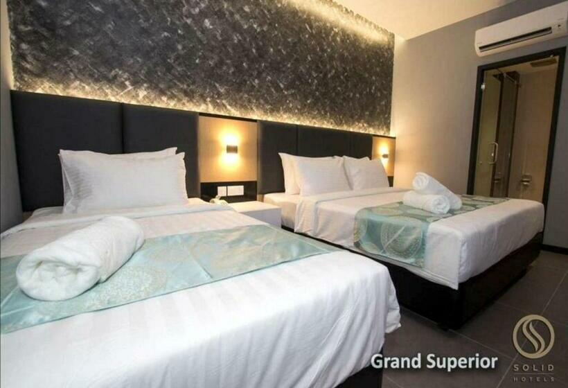 Chambre Triple Deluxe, Solid Hotels