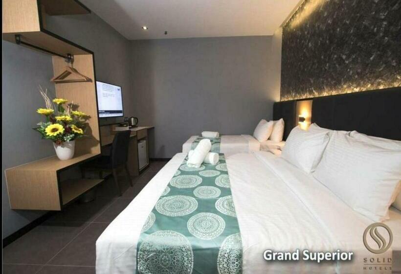 Chambre Triple Deluxe, Solid Hotels