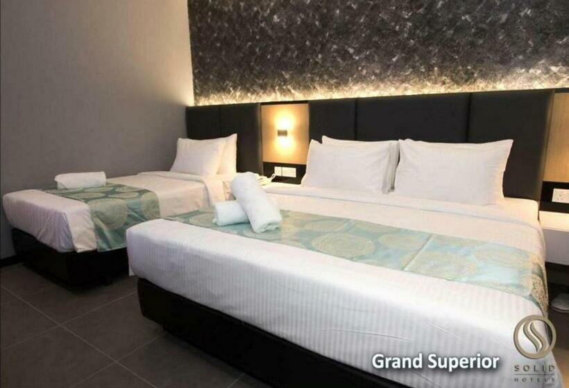 Chambre Triple Deluxe, Solid Hotels