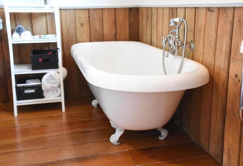 Номер Deluxe Кровать Кинг, Shy Cottage And Studio