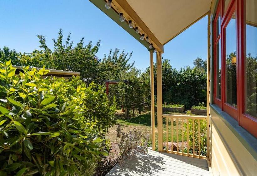 Номер Deluxe Кровать Кинг, Shy Cottage And Studio