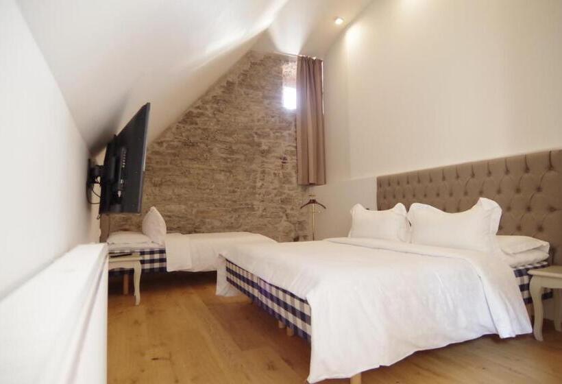 Deluxe Suite King Bed, Regent Tallinn
