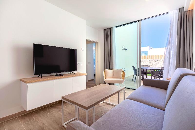 מיטת קינג בסוויטה, The Kartrite Resort & Indoor Waterpark