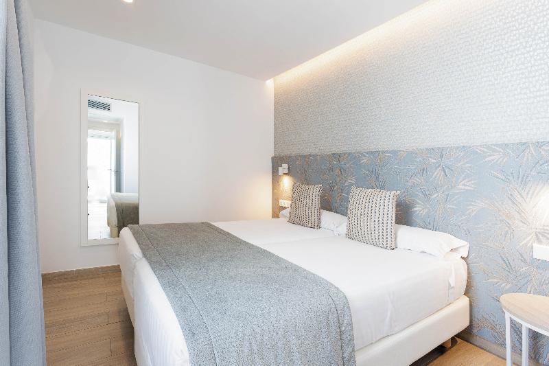 מיטת קינג בסוויטה, The Kartrite Resort & Indoor Waterpark