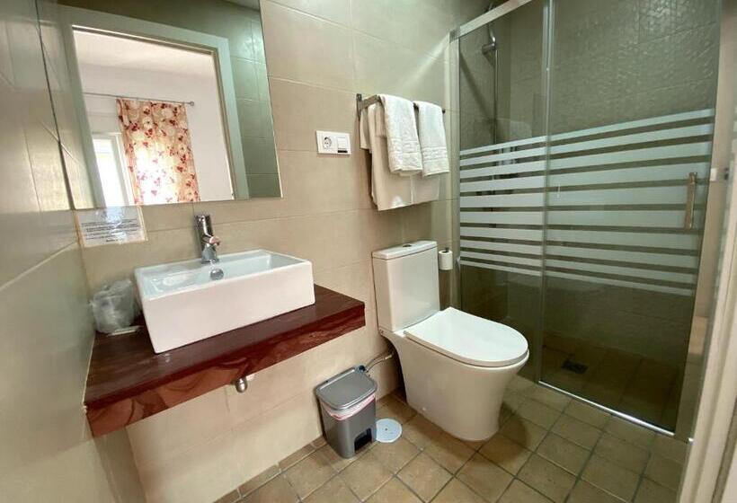 اتاق استاندارد با بالکن, Hostal Mellizo