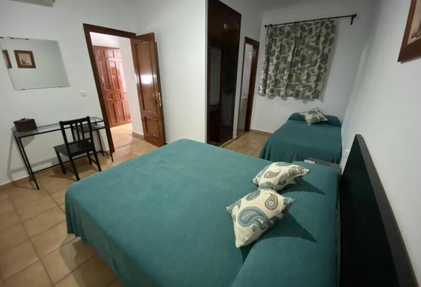 اتاق استاندارد سه نفره, Hostal Mellizo
