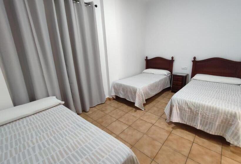 Номер Стандарт Трехместный, Hostal Mellizo