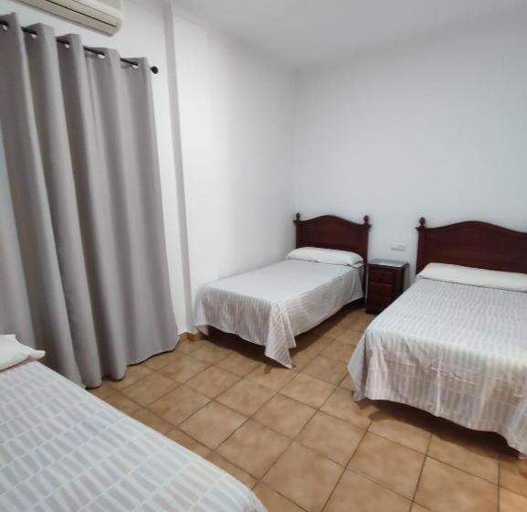 اتاق استاندارد سه نفره, Hostal Mellizo
