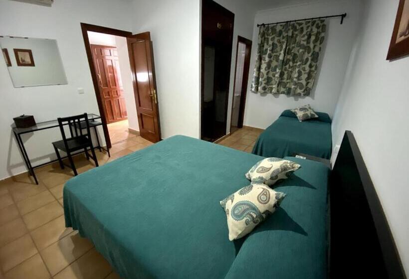 اتاق استاندارد سه نفره, Hostal Mellizo