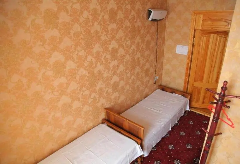Quarto Triplo Clássico, Hostel Gulsara