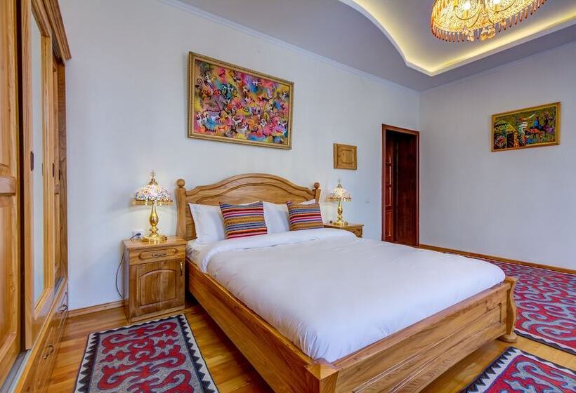 اتاق سوپریور, Navat