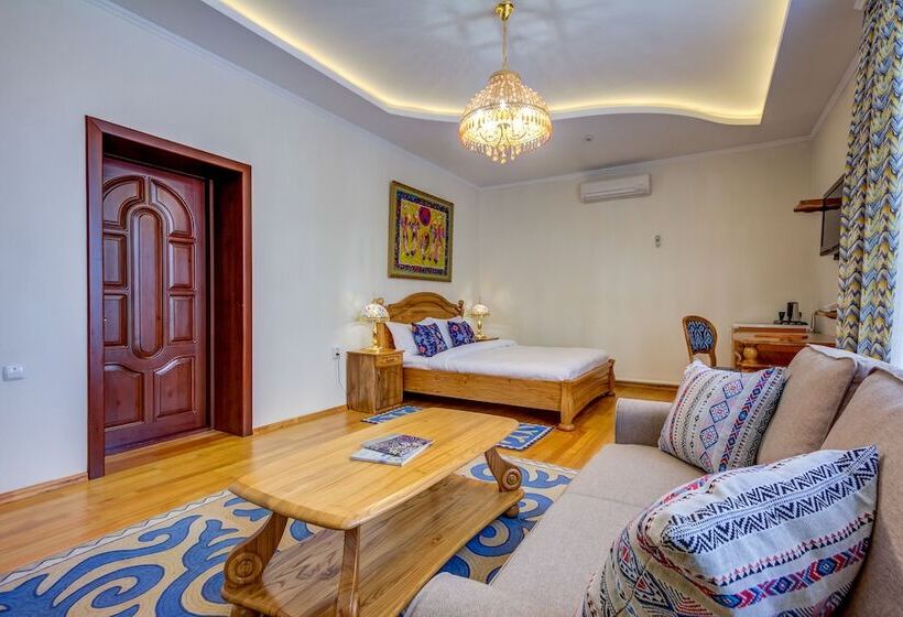 اتاق سوپریور, Navat