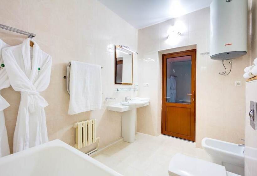 اتاق سوپریور, Navat