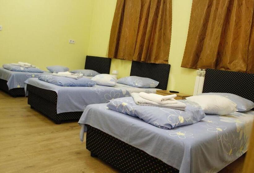 اتاق استاندارد سه نفره, Motel Magistrala