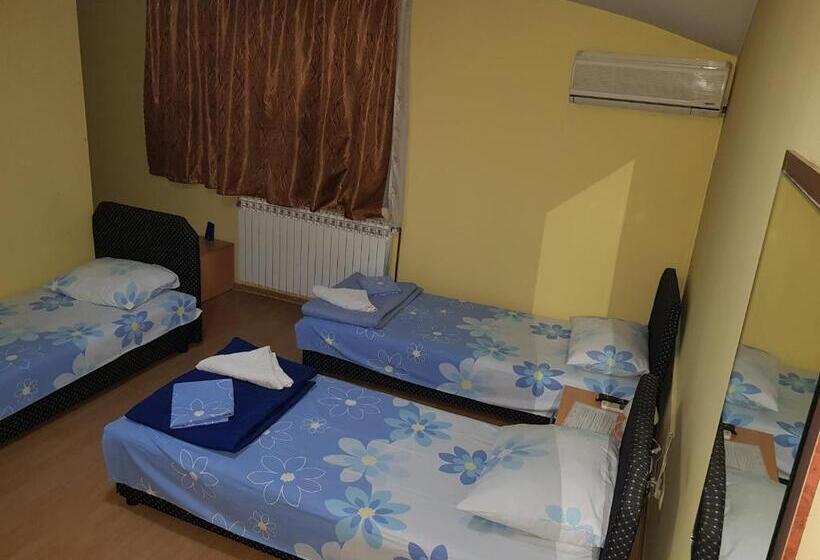 اتاق استاندارد سه نفره, Motel Magistrala