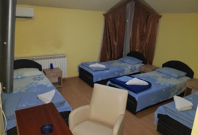 اتاق استاندارد چهار تخته, Motel Magistrala