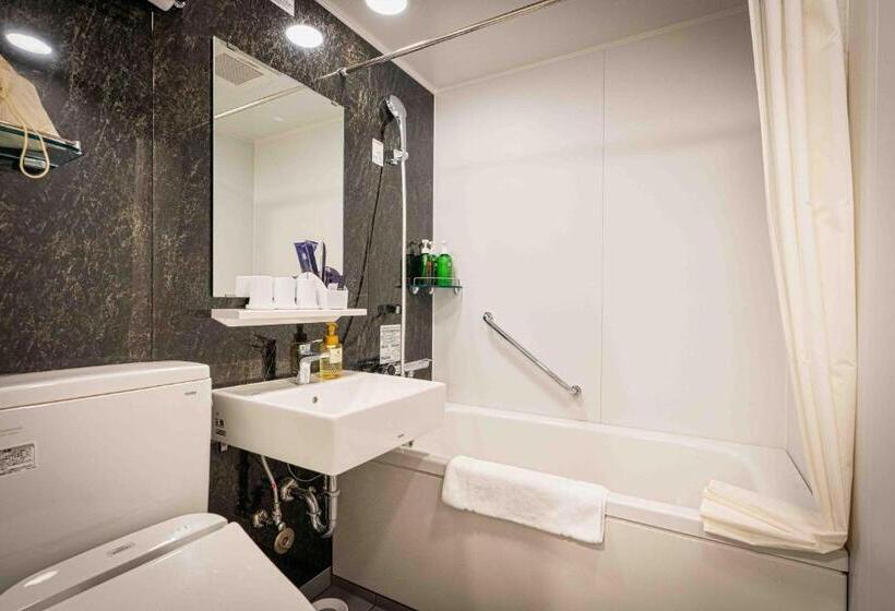 Номер Deluxe, Monday Tokyo Nishikasai