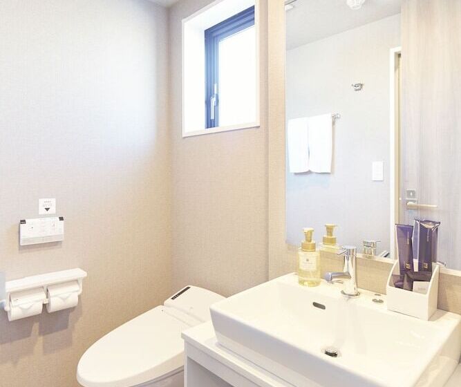 Номер Deluxe, Monday Tokyo Nishikasai