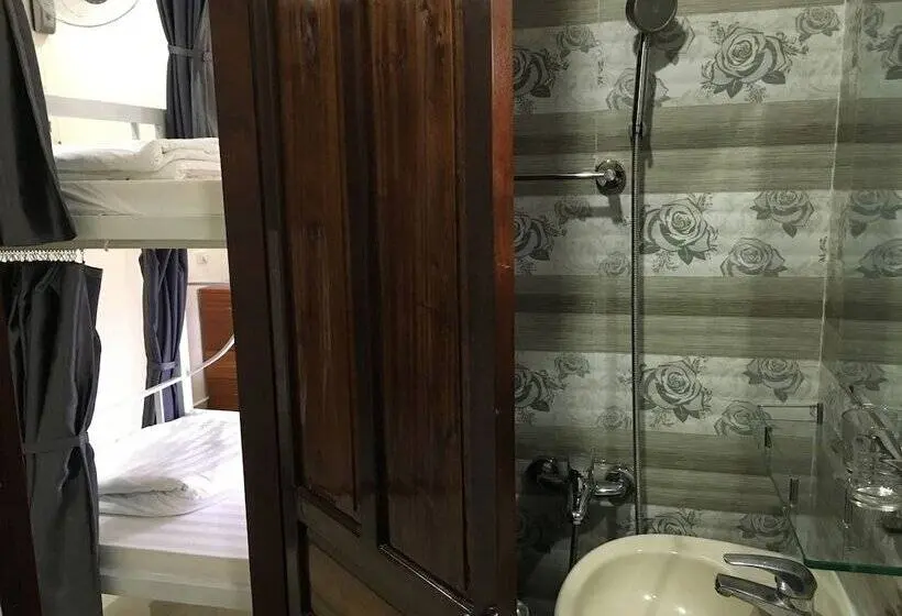 تختخواب در اتاق مشترک, Maily Hostel