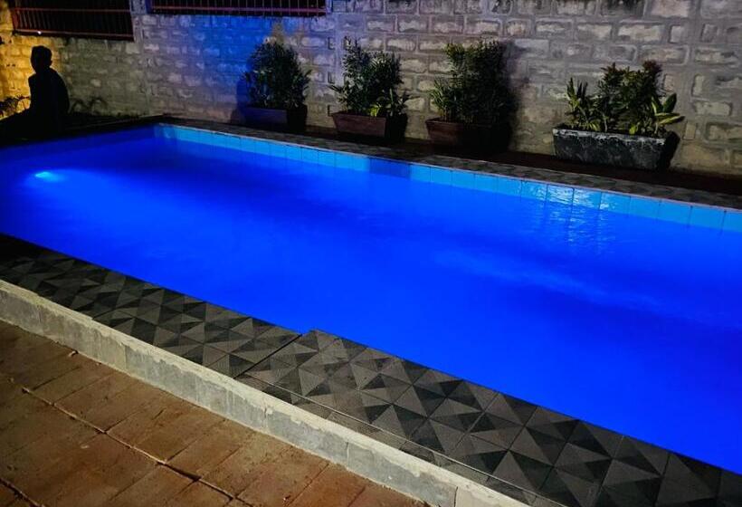 استودیوی لوکس, Trendy Apartments