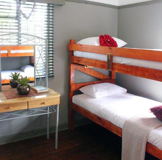 تختخواب در اتاق مشترک, Garden Route Stay