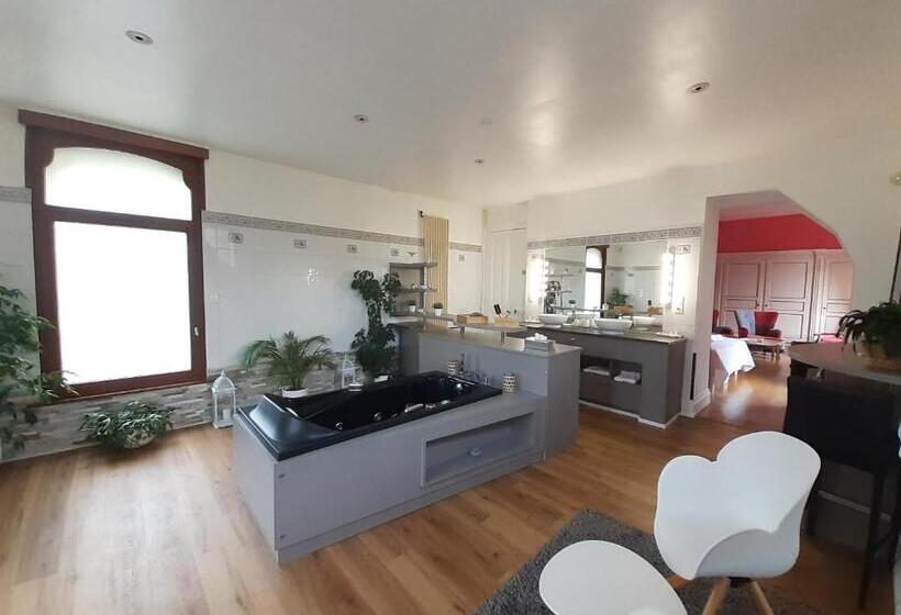 Люкс Кровать Кинг, Le Manoir De La Mantille