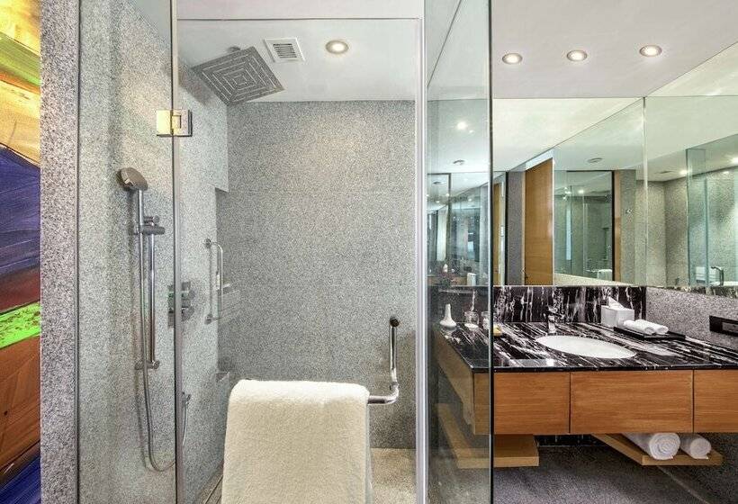 디럭스 룸, Doubletree By Hilton Ahmedabad