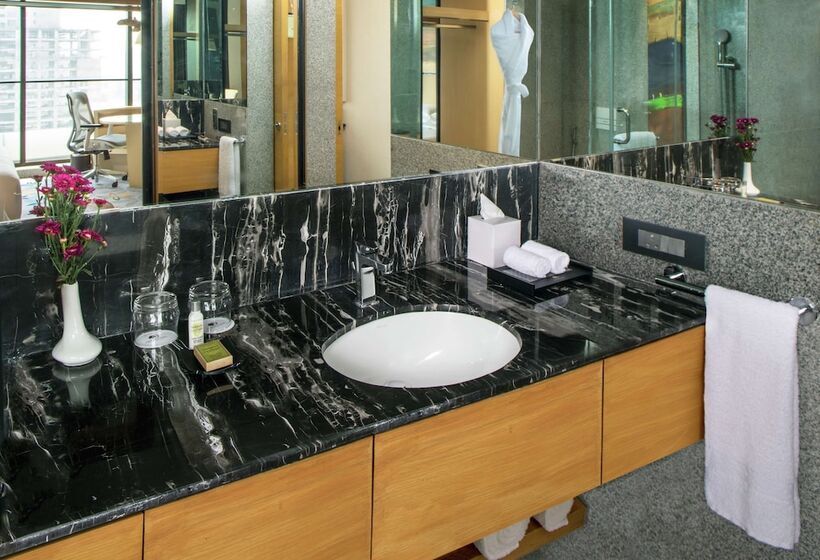 이그제큐티브 룸, Doubletree By Hilton Ahmedabad