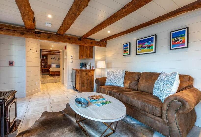 Люкс Deluxe Кровать Кинг, The Barnstead Inn