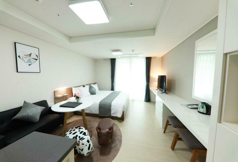 Номер Deluxe, Geoje Leein Stay