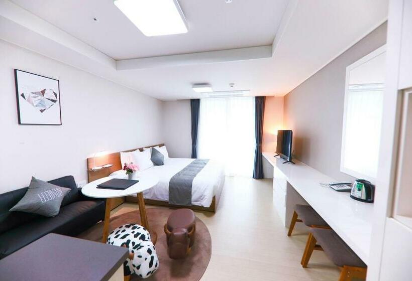 Номер Deluxe, Geoje Leein Stay