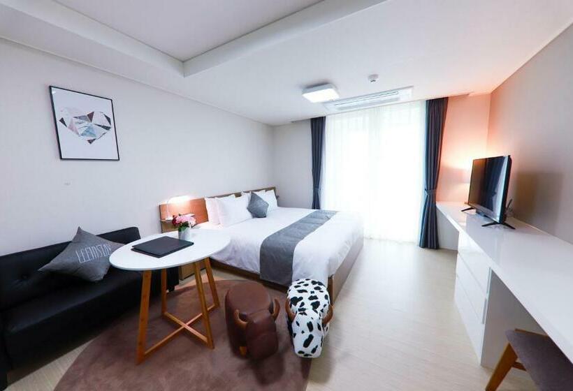 Номер Deluxe, Geoje Leein Stay