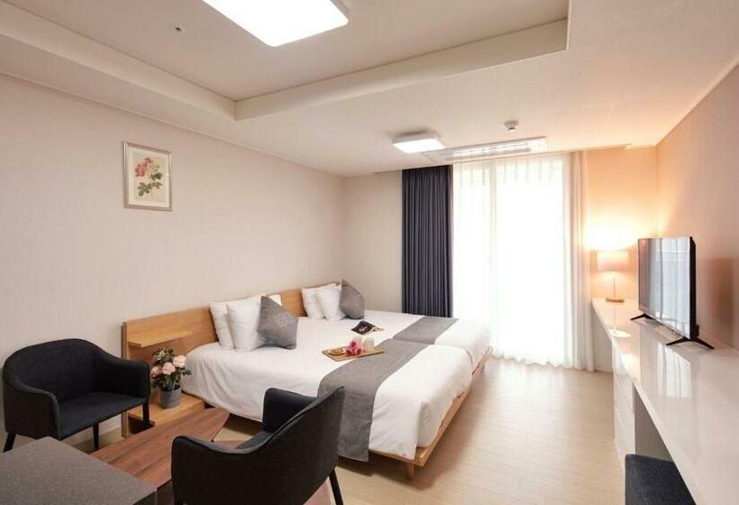 Номер Deluxe, Geoje Leein Stay
