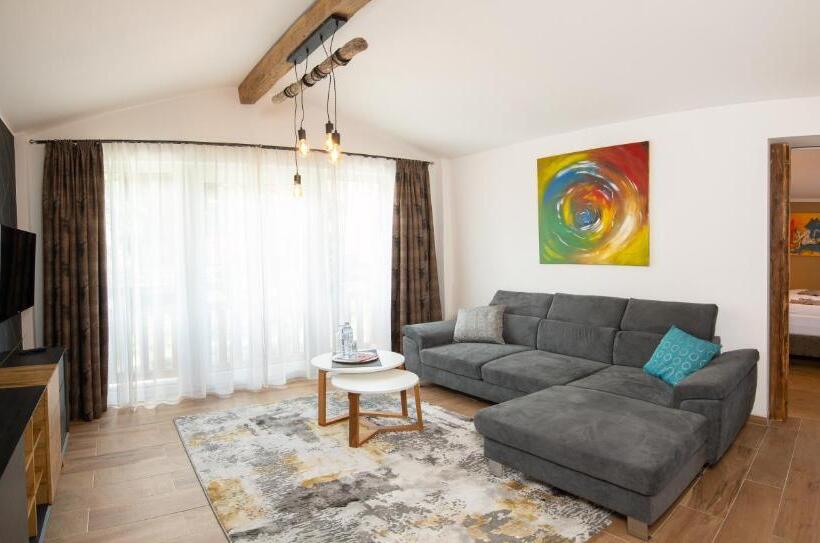 جناح, Landhotel Anna