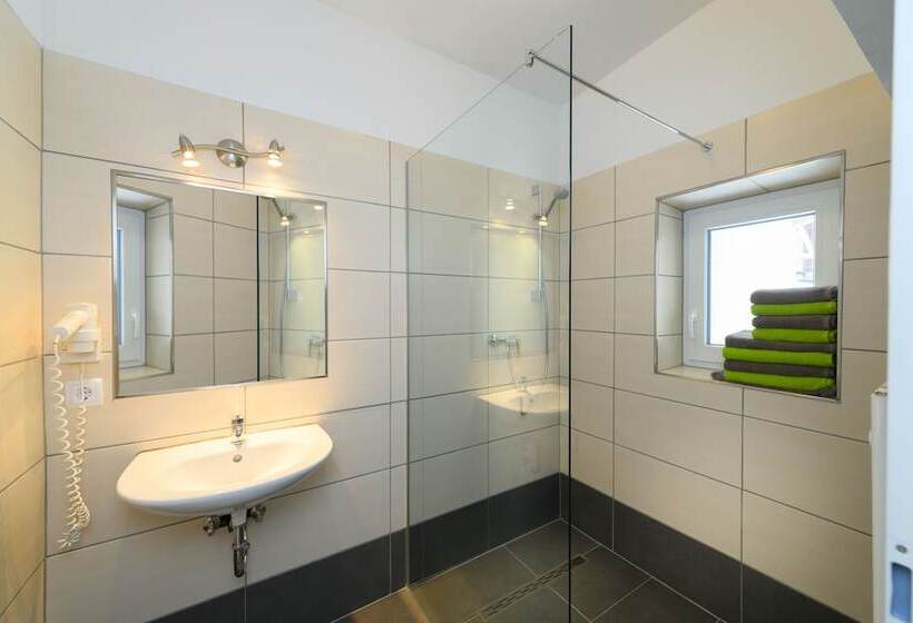 جناح, Landhotel Anna