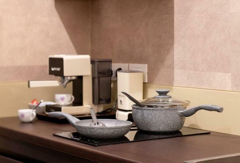 شقة غرفة واحدة, Rainbow Suite