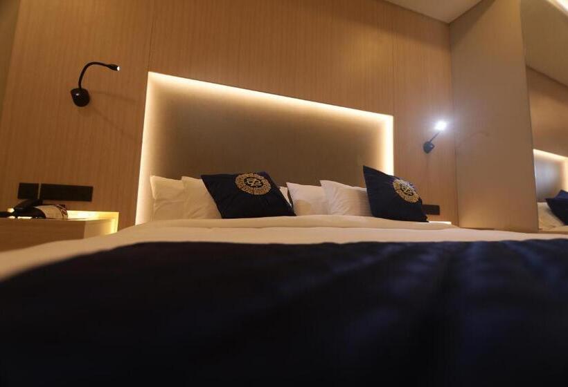 جناح مزوَّد بشرفة, Noorjehans Grand Noor