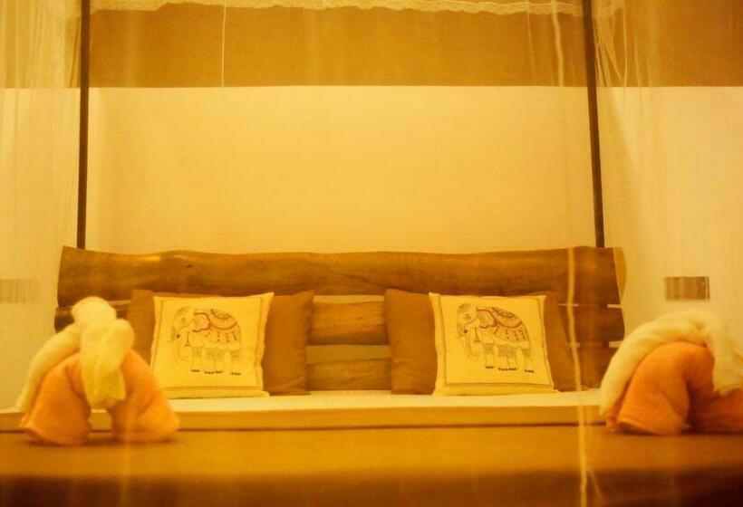 Номер Стандарт Вид на Сад, Hasthi Safari Cottage