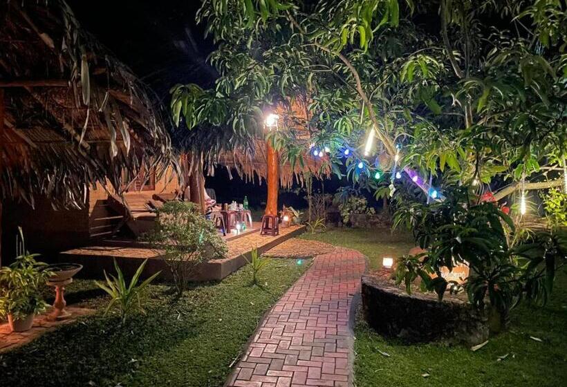 Четырехместный Номер Стандарт Вид на Сад, Hasthi Safari Cottage