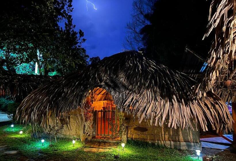 Номер Стандарт Вид на Сад, Hasthi Safari Cottage