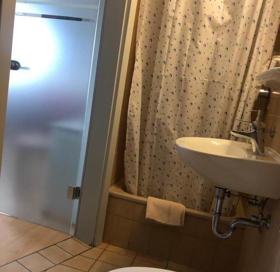 标准三人间, Landhaus Monika