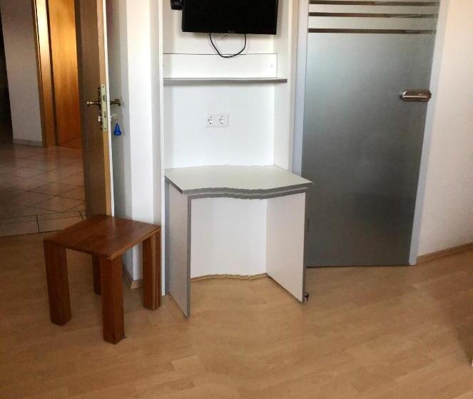 标准三人间, Landhaus Monika