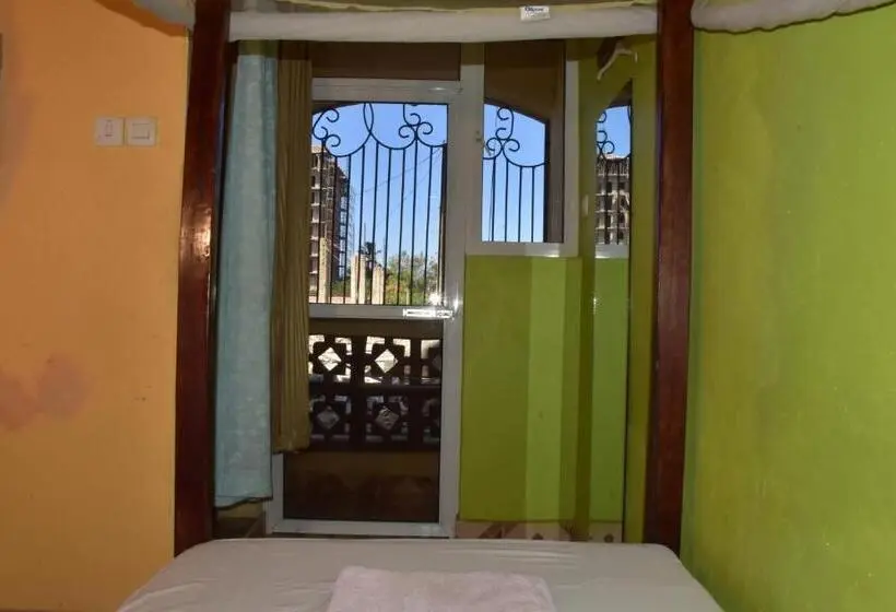 اتاق استاندارد یک تخته با بالکن, Viriko Boarding House