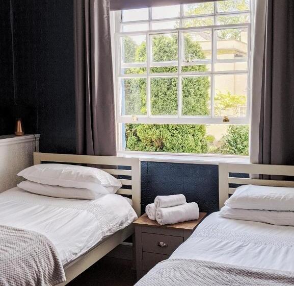 חדר סטנדרט, The Blue Mantle