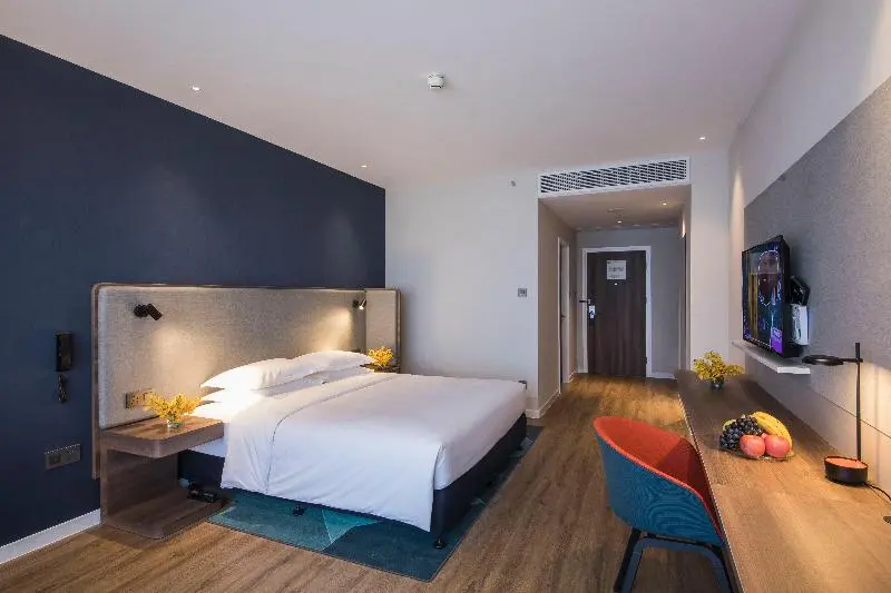 キングサイズベッドのスタンダードルーム, Holiday Inn Express Xiamen Airport Zone, An Ihg