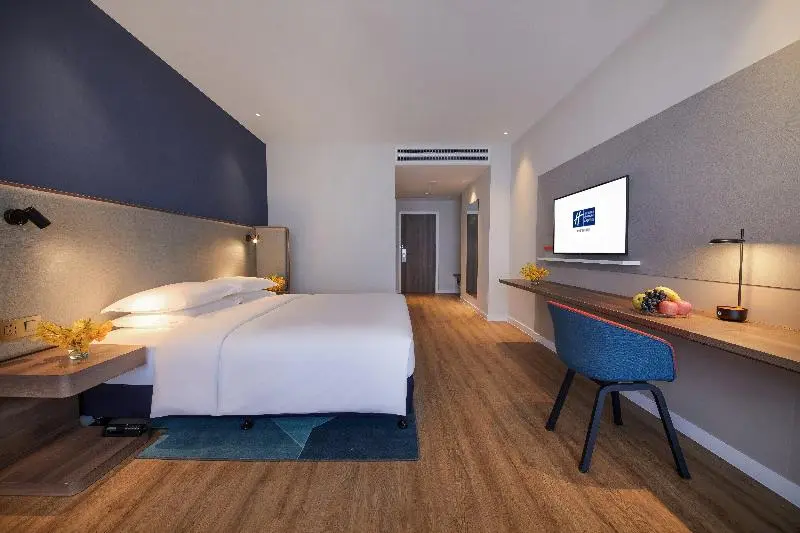 キングサイズベッドのスタンダードルーム, Holiday Inn Express Xiamen Airport Zone, An Ihg
