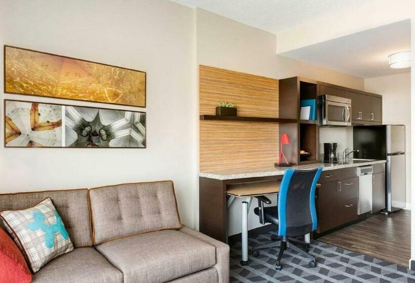 带大床的标准工作室, Towneplace Suites By Marriott Dubuque Downtown