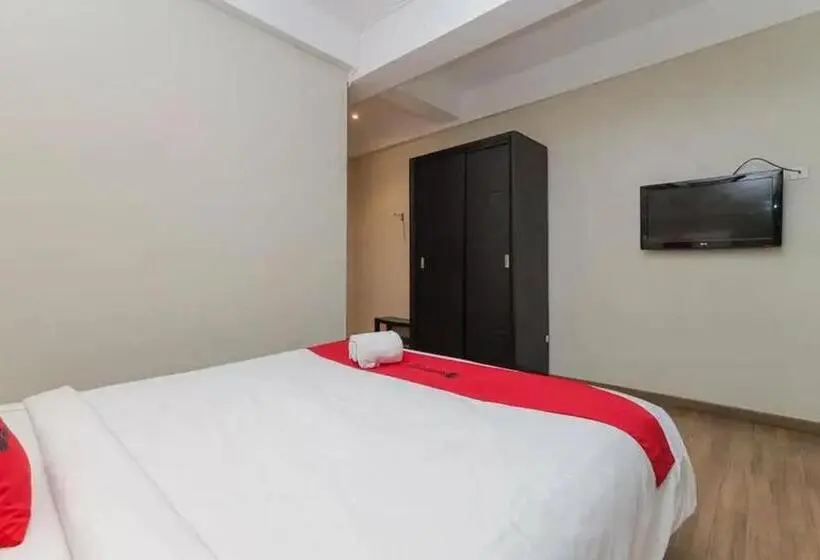 Ekonomik Oda, Reddoorz Plus At Riverside Malang