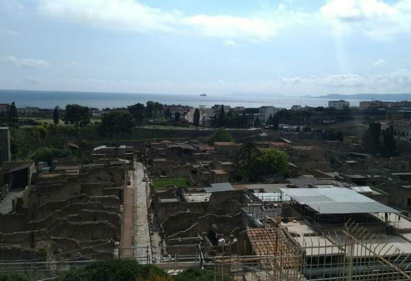 חדר משפחתי, Decumano Massimo